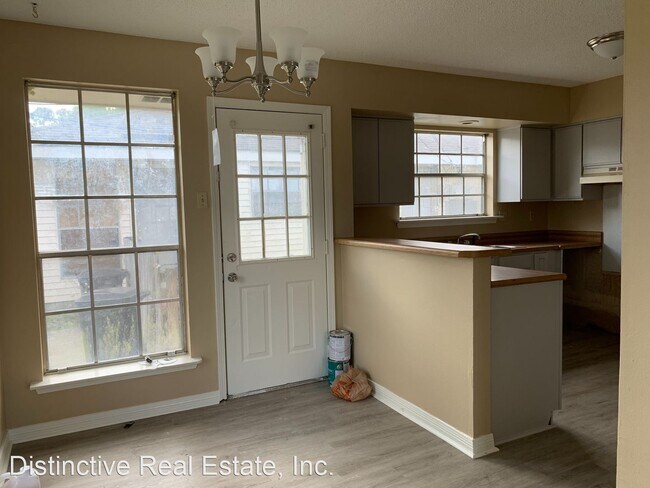 Building Photo - 3 br, 1.5 bath House - 104 Parkway North