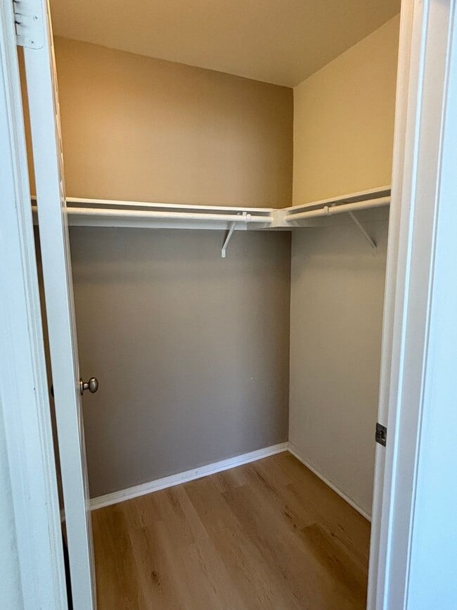 Building Photo - Move-In Ready 4 Bedroom Home Perfect for Professionals & Families