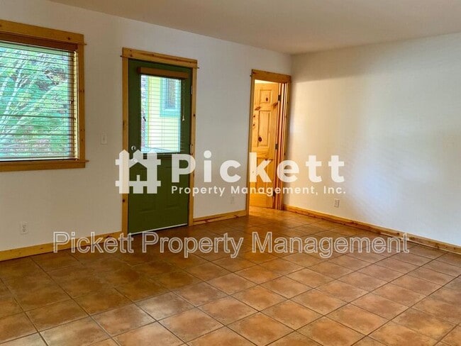 Building Photo - 4673 NW Walgren Dr