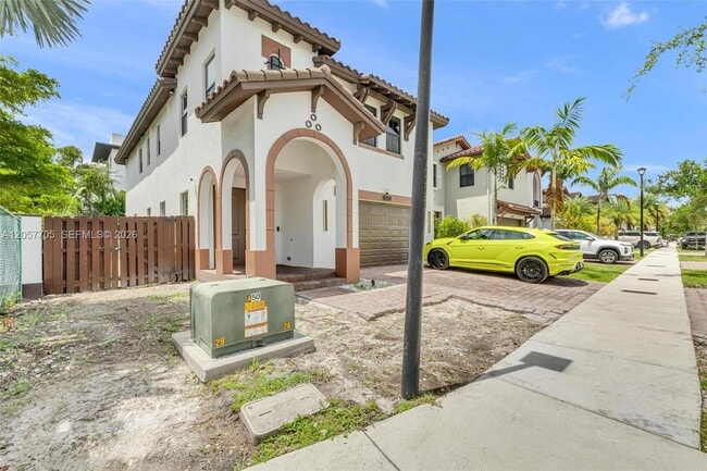 Building Photo - 10204 NW 86th St