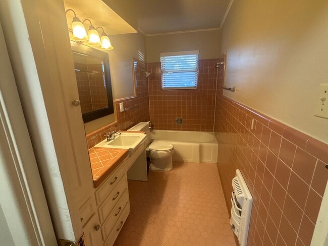 Building Photo - 204 Ridgecrest Dr