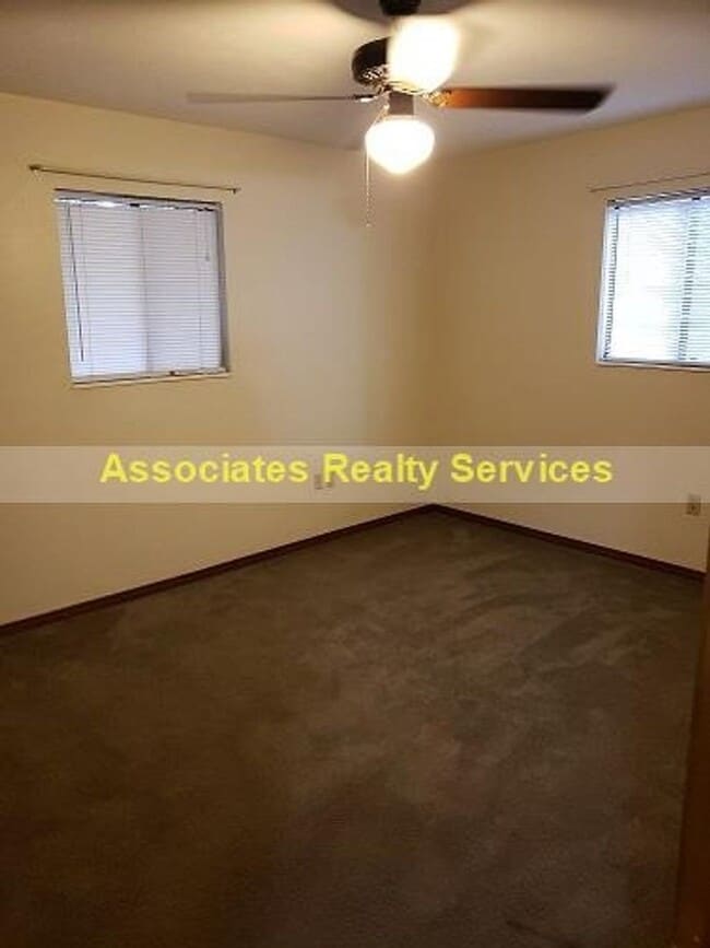 Building Photo - Sublease This Newly Renovated 2 bedroom wi...