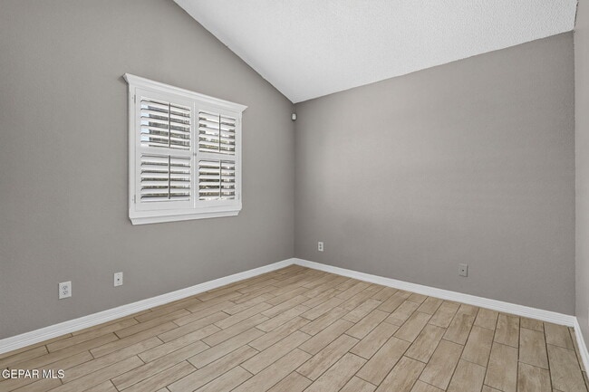 Building Photo - 9128 Bur Oak Cir
