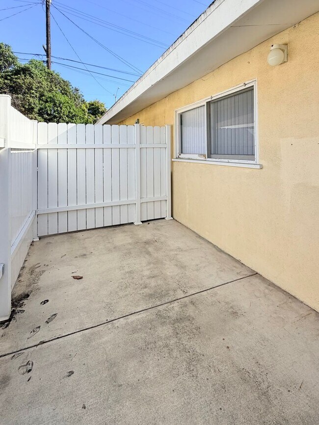 Building Photo - 3325 Porter Ln