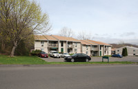 Building Photo - Greenbriar Hills Apartments