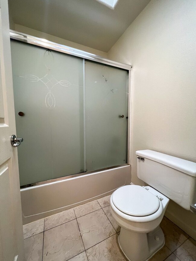 Building Photo - 4 Bedroom, 3 Bathroom Home in Heron Bay, S...