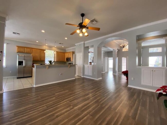 Building Photo - 10885 Piping Rock Cir