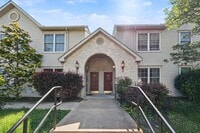 Building Photo - 136 Hiddenwood Dr