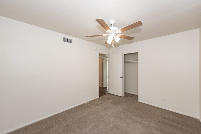Building Photo - 2448 S Engler Ave