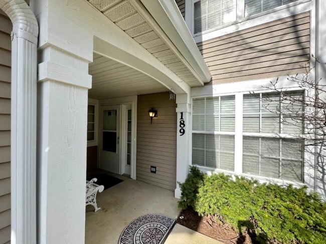Building Photo - 2 bedroom in CAROL STREAM IL 60188
