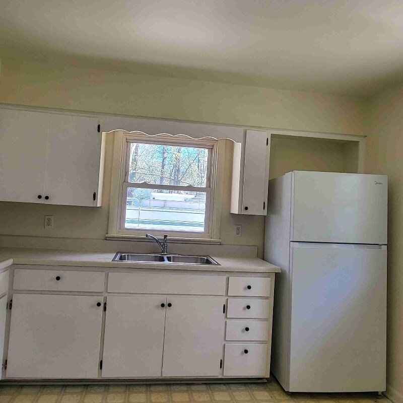 Building Photo - 2050 Reggie Dr