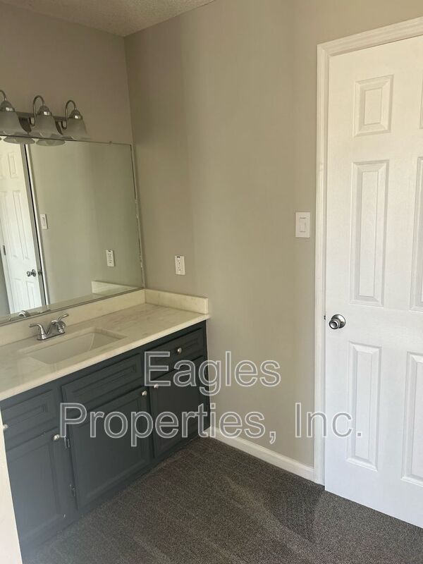 Building Photo - 129 Kelly Ct