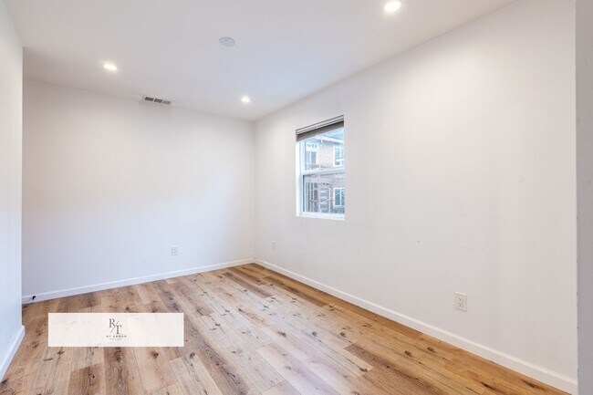 Building Photo - Spacious 4-Bed, 3-Bath Home in Los Angeles – Includes 2 Suites