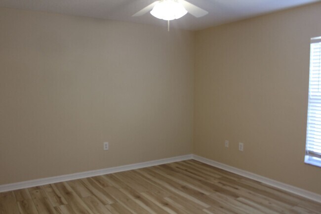 Building Photo - Lovely Rental in Coral Trace
