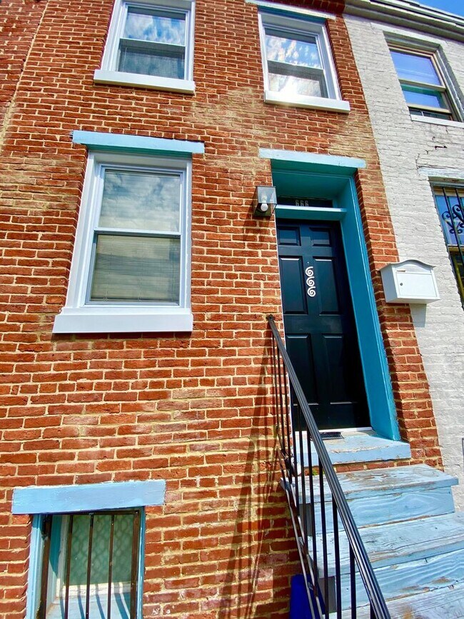 Building Photo - Charming 1-Bedroom Rowhome in Ridgley's De...