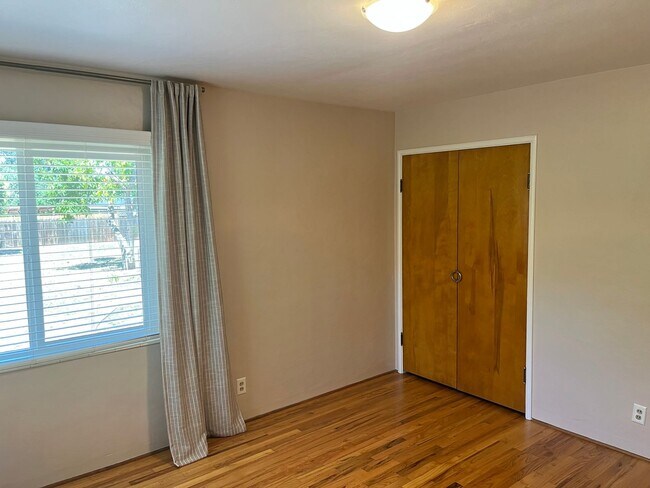 Building Photo - Los Gatos Living Just Minutes from Downtown & New Whole Foods