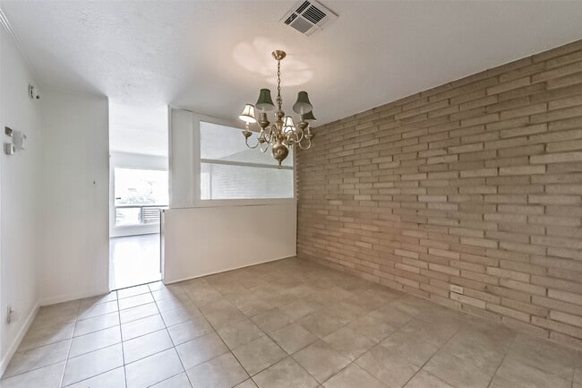 Building Photo - 1124 Helen Dr
