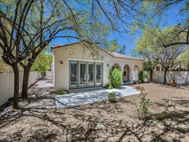 Building Photo - Luxury living in guard gated Resort Villas...