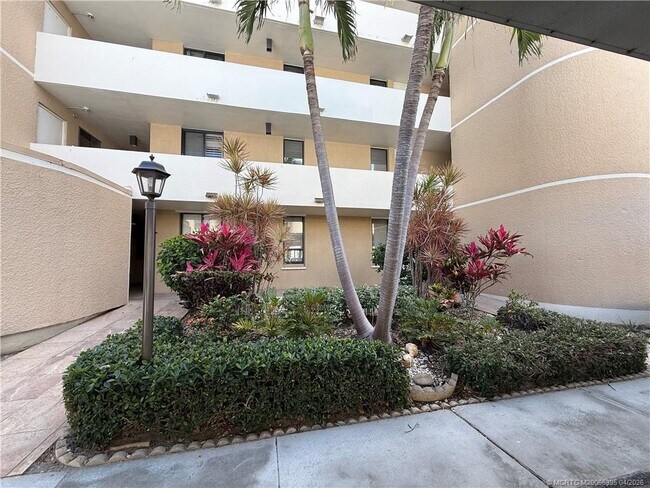 Building Photo - 3432 NE Causeway Blvd