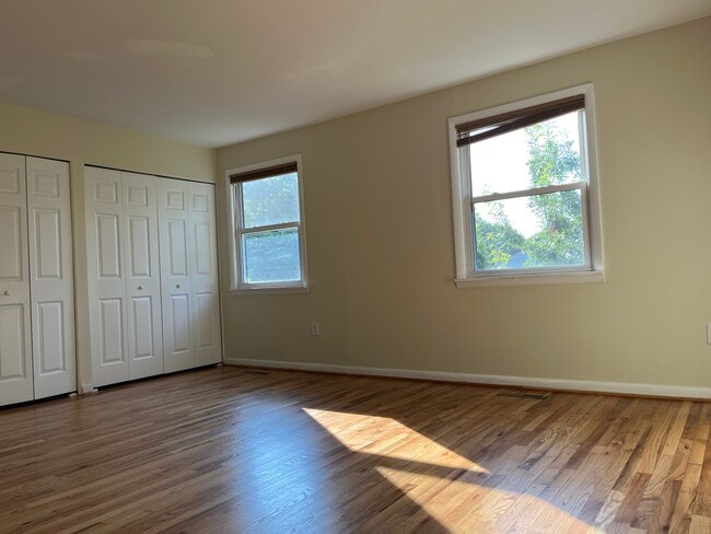 Building Photo - 2 Wimbledon Ln