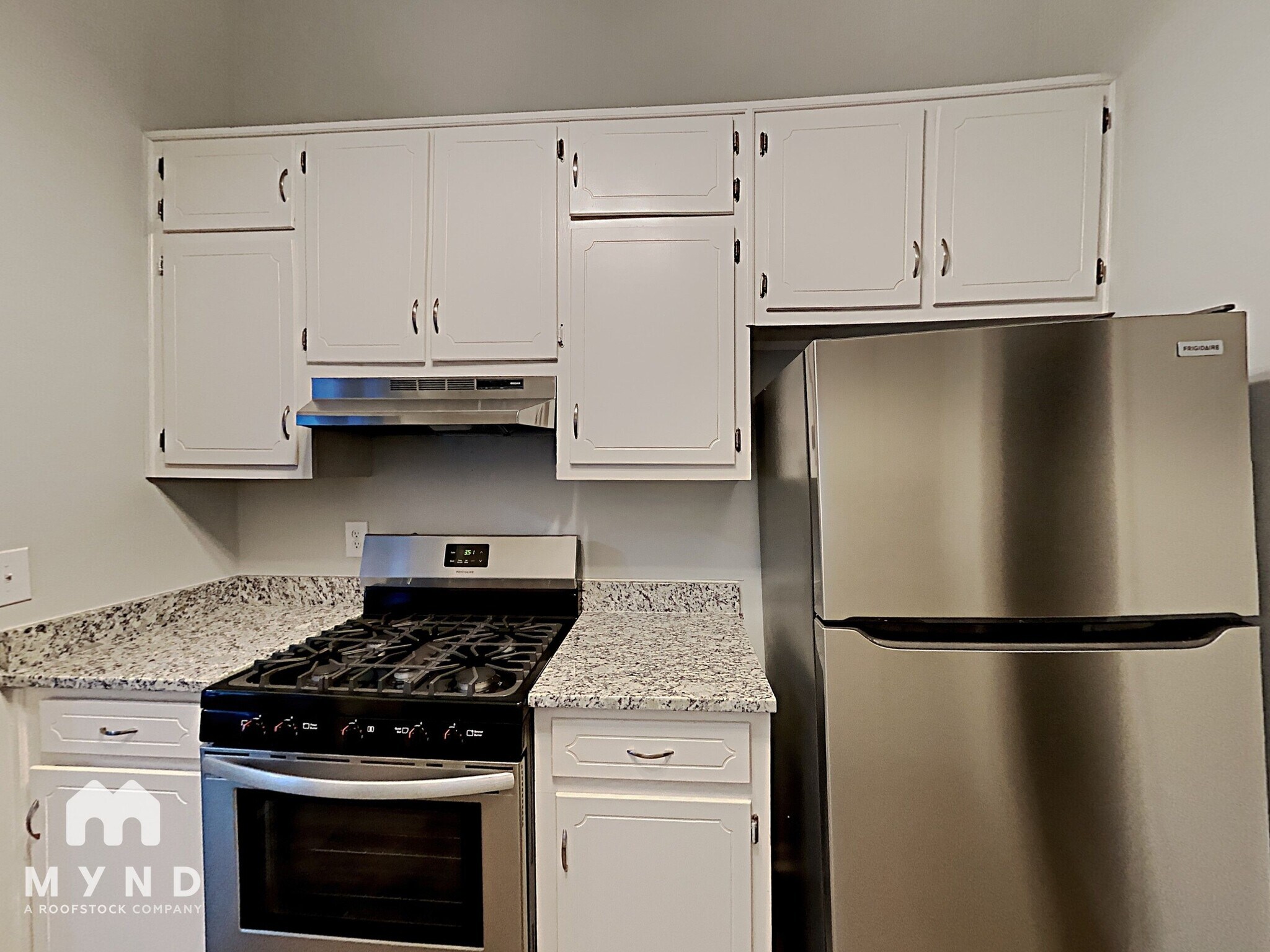 Building Photo - 1427 Hillside Pl SE