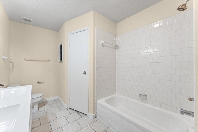 Building Photo - 5204 Beaverbrook Dr