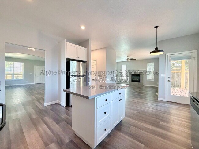 Building Photo - 5847 SW Coventry Pl