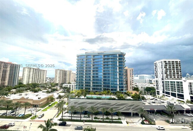Building Photo - 17555 Collins Ave