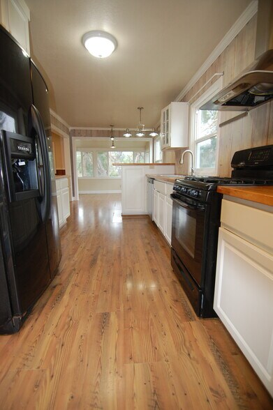 Building Photo - 8492 Trenton Rd