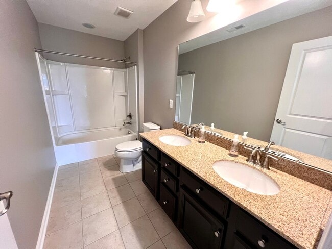 Building Photo - 3006 Farm View Dr