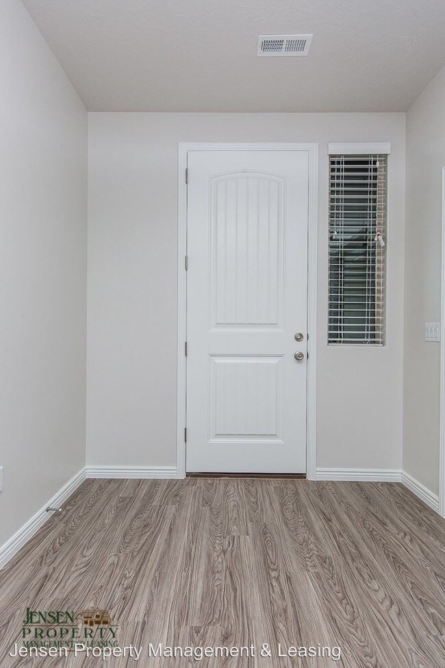 Building Photo - 3276 E Red Cedar Dr