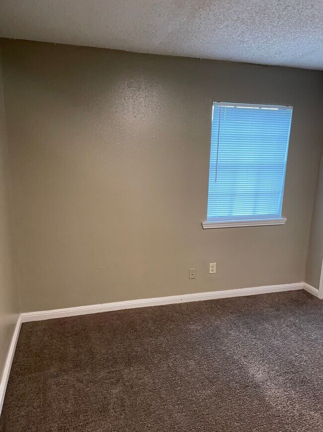 Building Photo - 308 Loire Ave