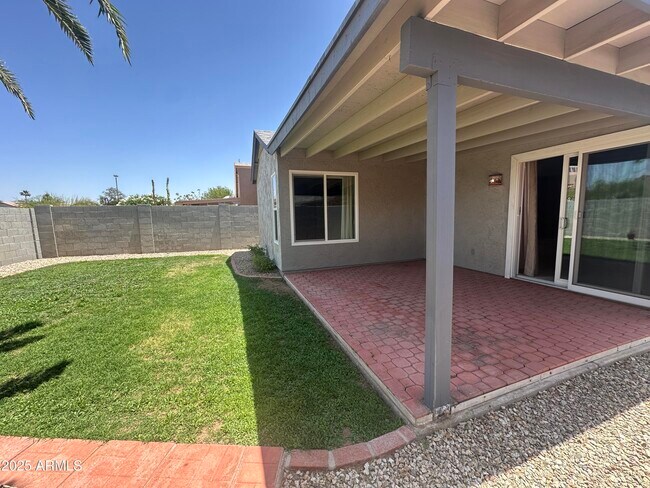 Building Photo - 3948 W Chama Dr