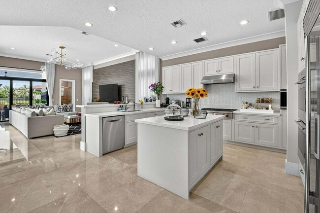 Building Photo - 16892 Strasbourg Ln