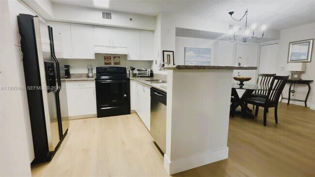 Building Photo - 19801 E Country Club Dr