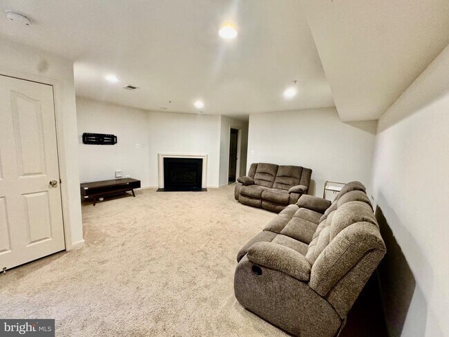Building Photo - 23517 Gardenside Pl