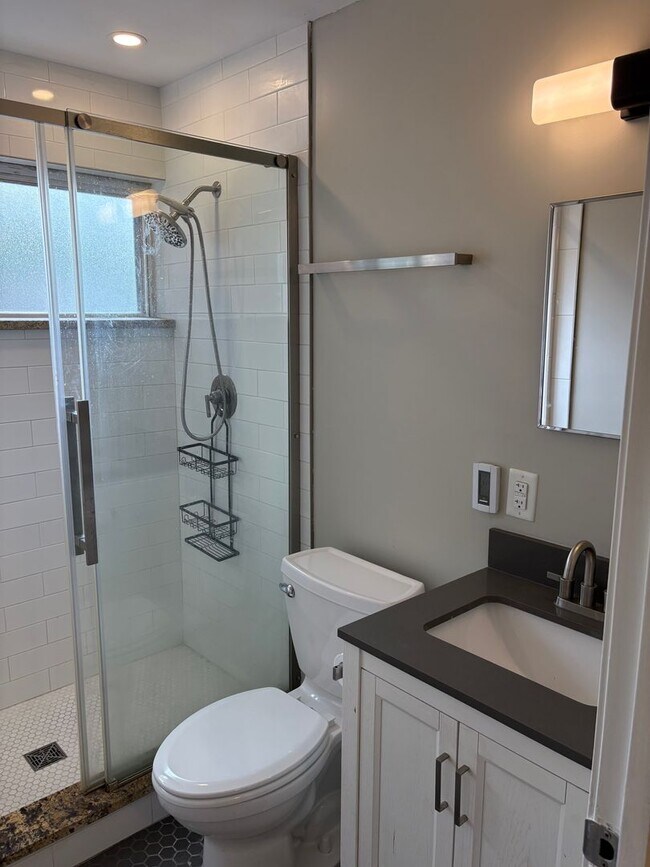 Building Photo - Inviting 1 bed/1bath in Benton Park West
