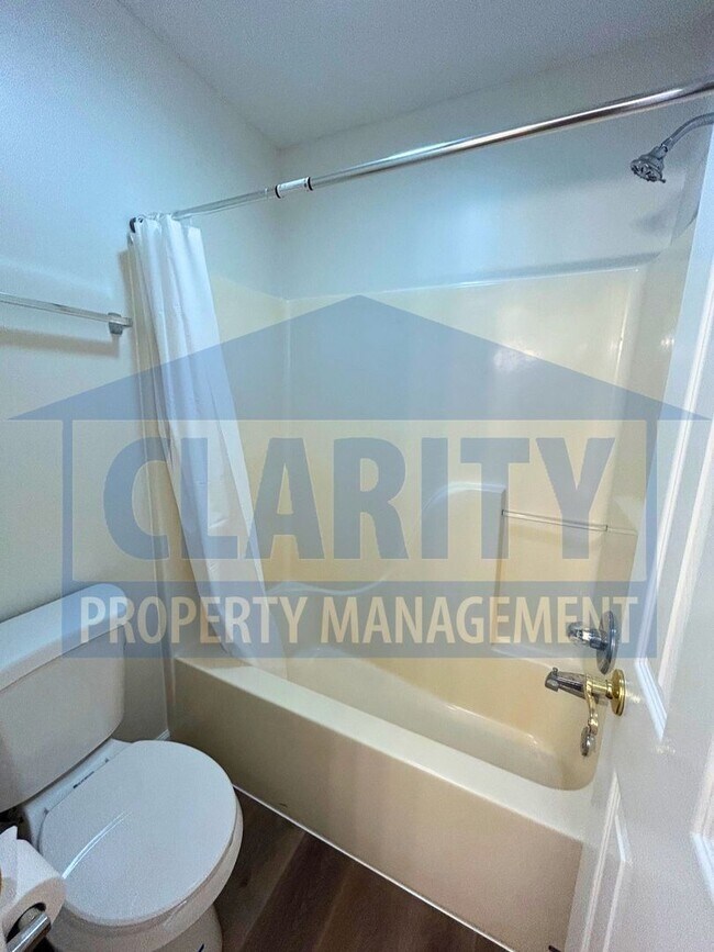 Building Photo - Three-bedroom townhome in Chattanooga!