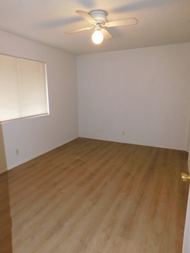 Building Photo - 1708/1710 HORSESHOE CR