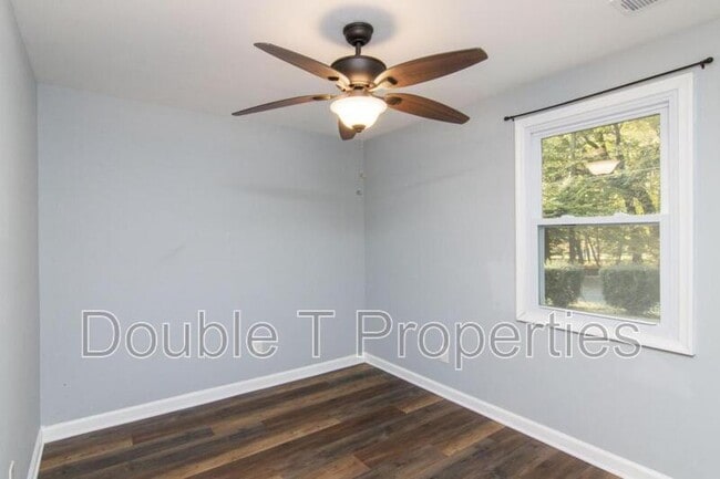 Building Photo - 3405 Pebble Dr