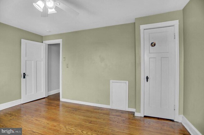 Building Photo - 434 Folcroft St