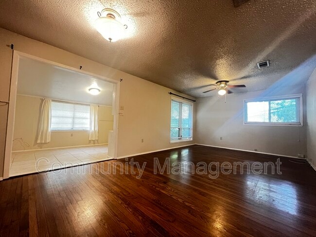 Primary Photo - 2415 Rhododendron Ave
