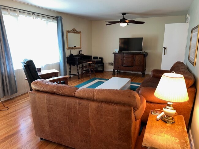 Building Photo - 727 Banks Terrace SE