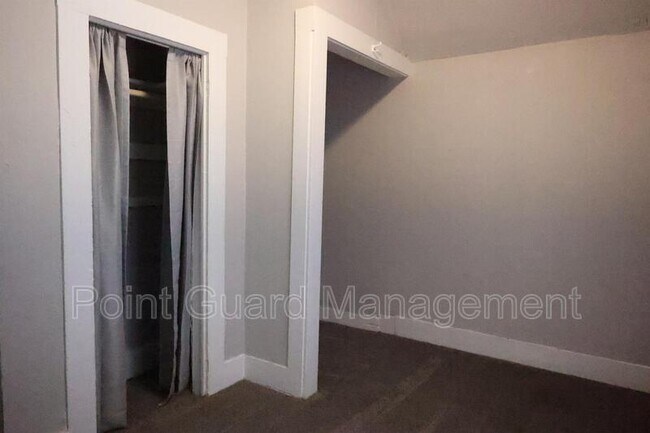 Building Photo - 1453 N Topeka Ave