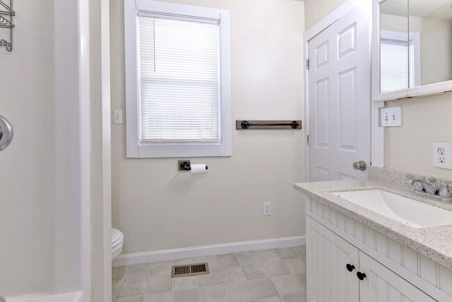 Building Photo - 606 Yorktown Rd