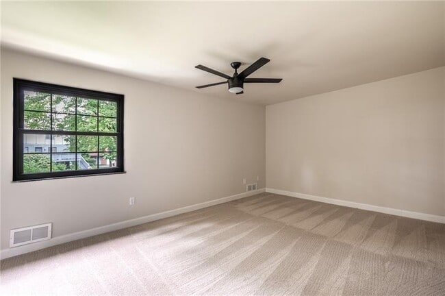 Building Photo - 107 Forest Edge Dr