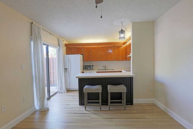 Building Photo - 5219 Cedarbend Dr