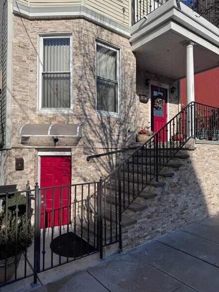 Primary Photo - 326 49th St