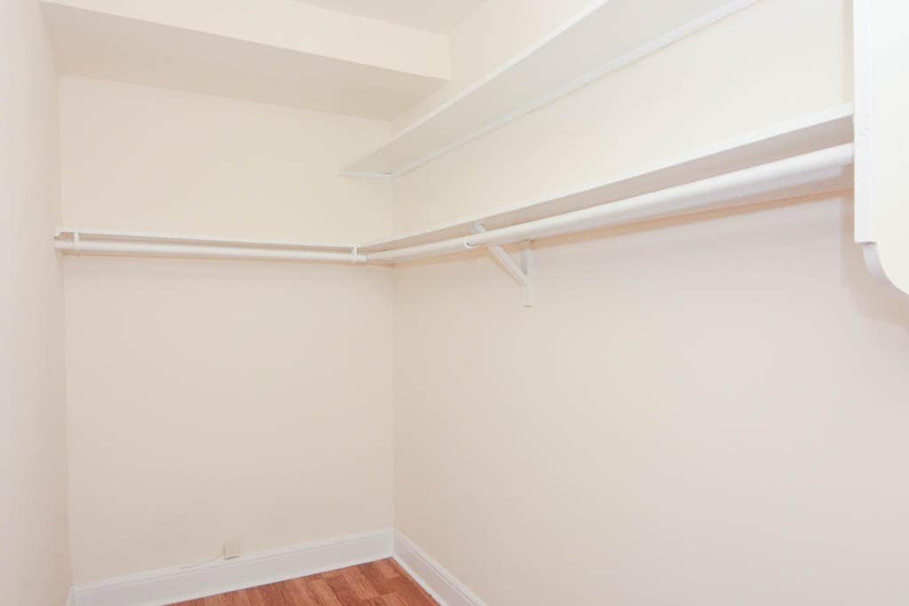 Building Photo - 3335 W Diversey Ave