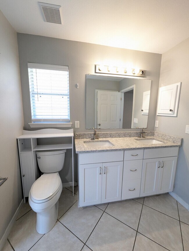 Building Photo - 1020 Freeport Ct